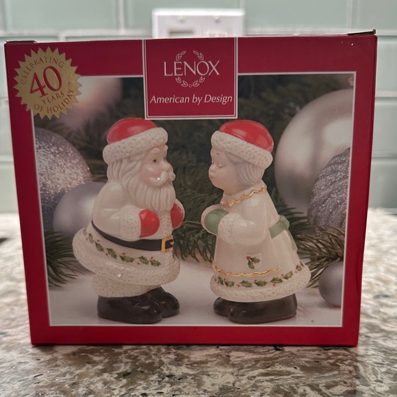 Lenox Other - Lenox Festive Santa and Mrs. Claus Shakers - Red, White, and Black